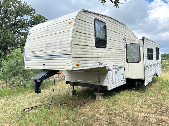 1994 Fleetwood 30 ft T/A Travel Trailer