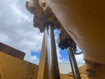 Hydraulics with Apron Lift Cylinders