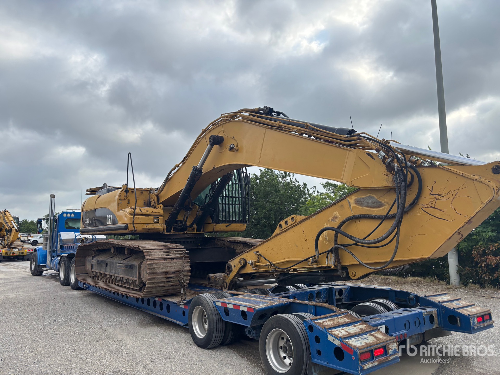 Photo of a 2007 Caterpillar 330D L