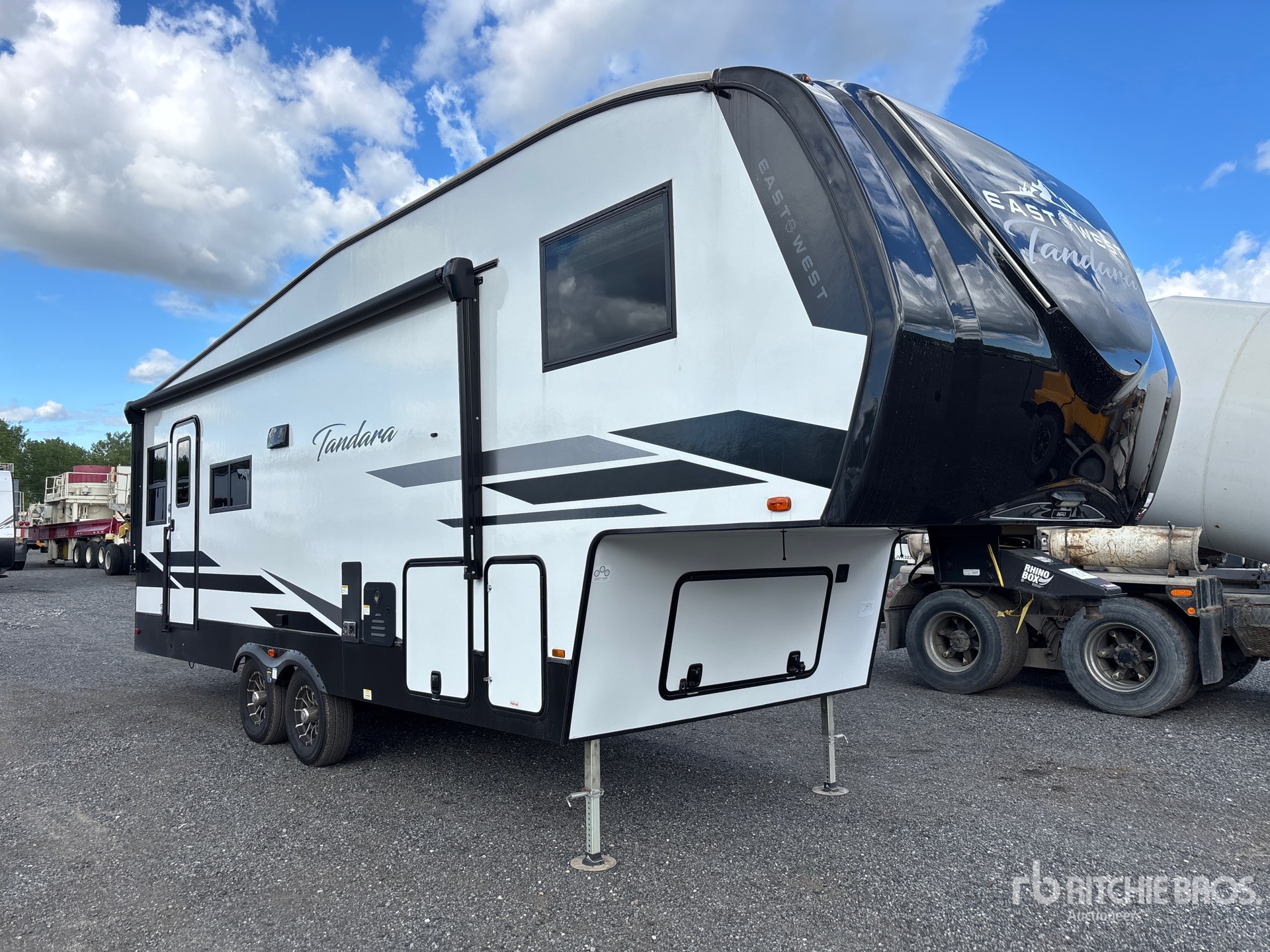 General Appearance with Picture, Right Front Corner