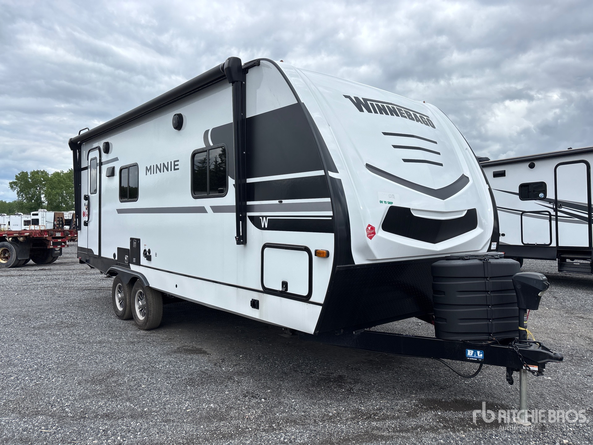 General Appearance with Picture, Right Front Corner