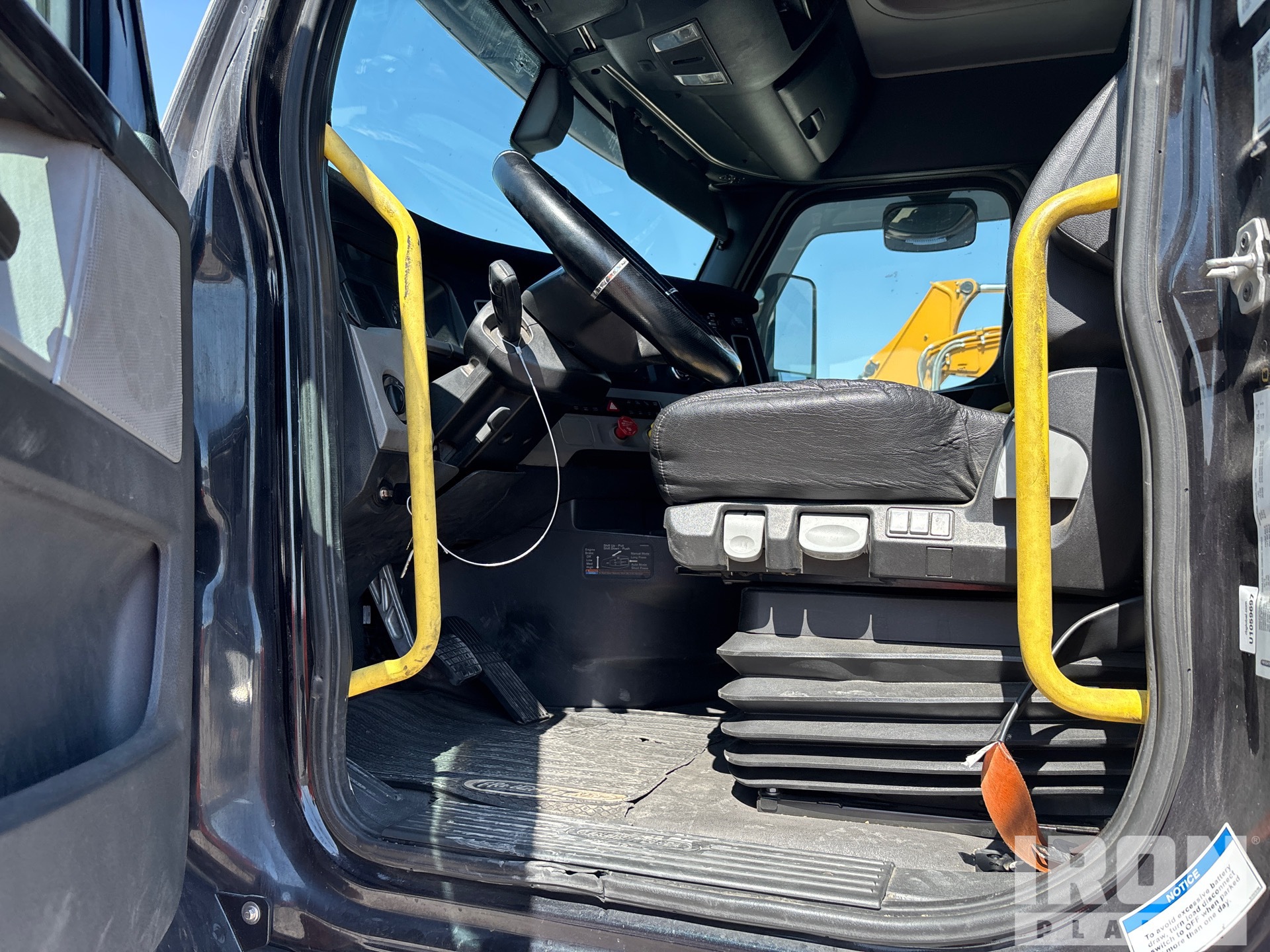 2019 Freightliner CASCADIA 126