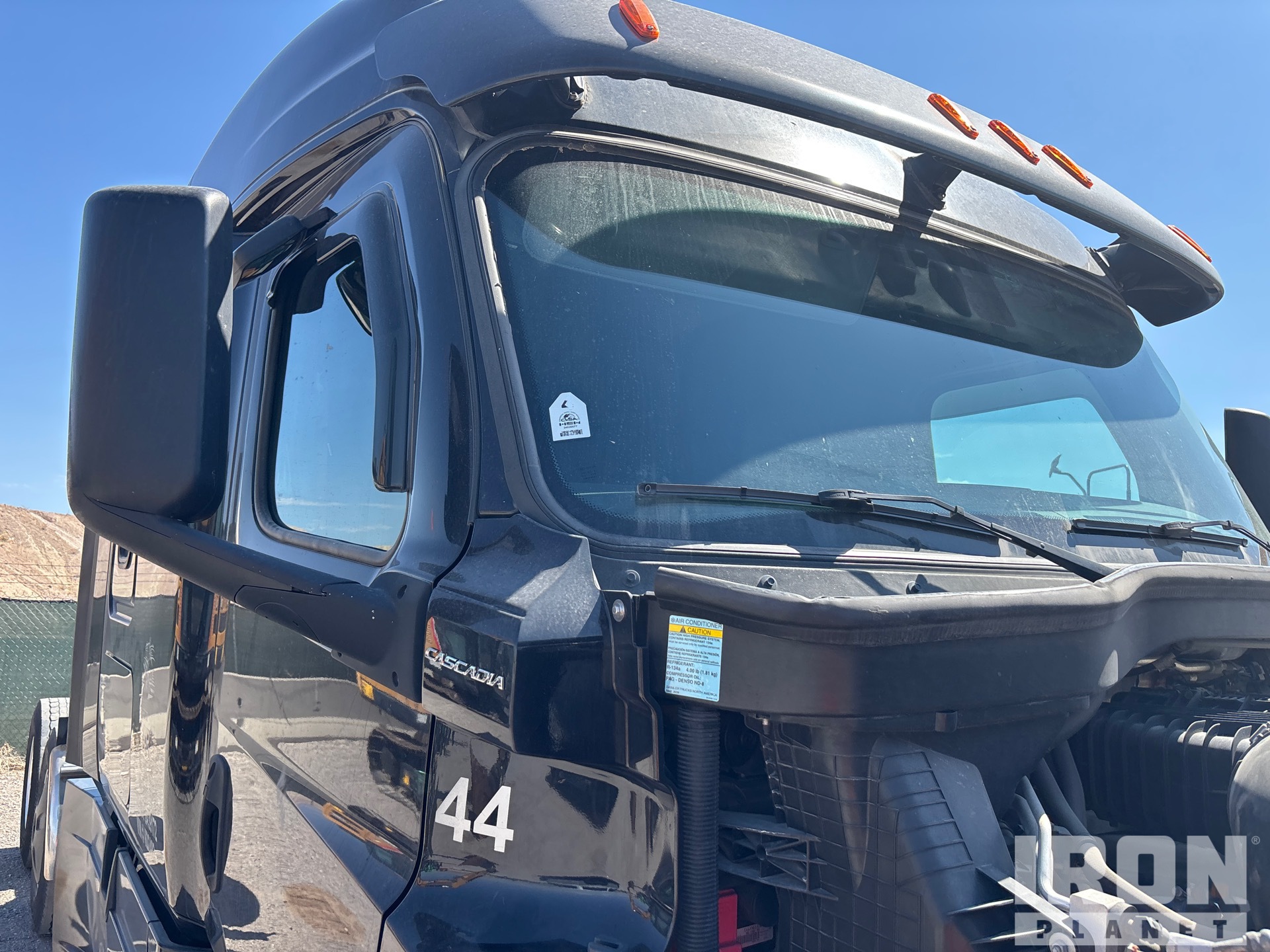 2019 Freightliner CASCADIA 126