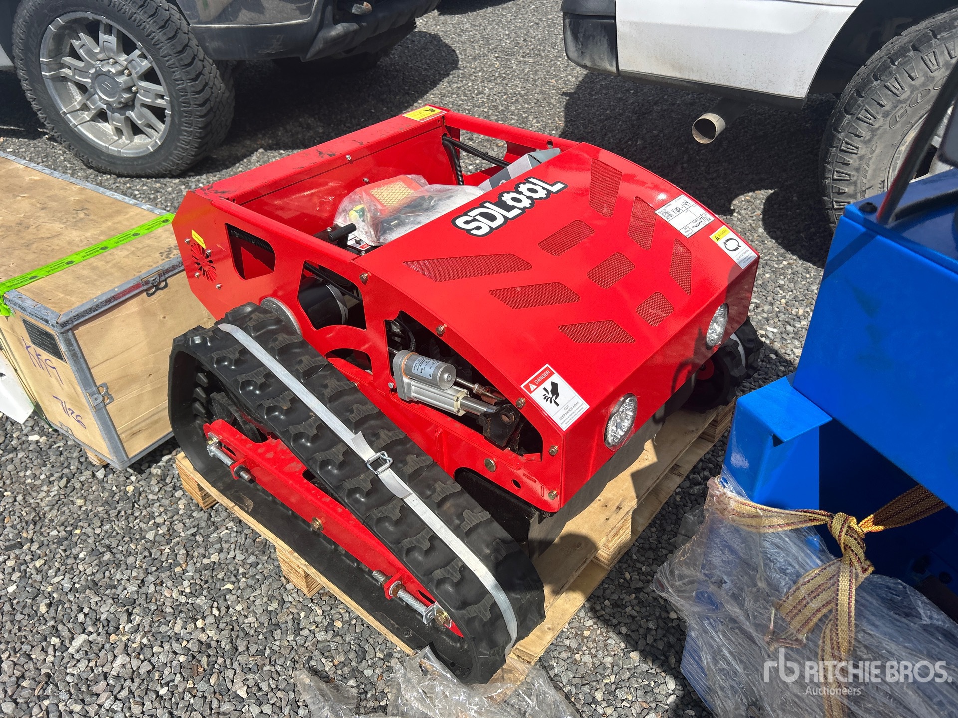 General Appearance with Picture, Right Front Corner