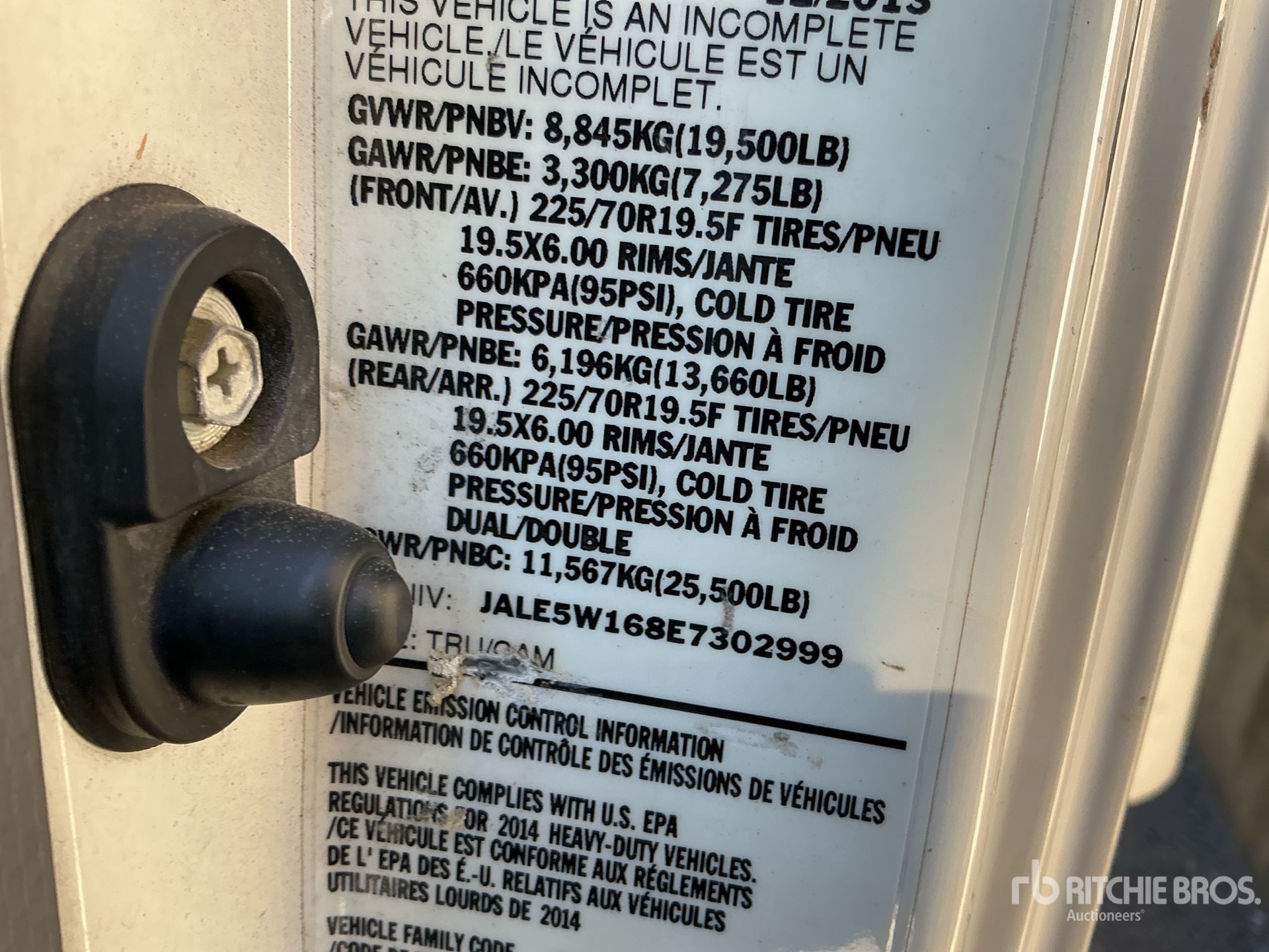 Photo of a 2014 Isuzu NRR