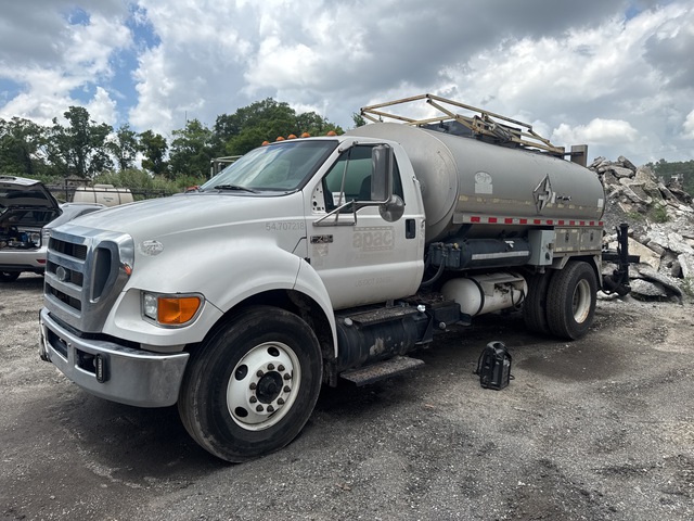 Etnyre on 2015 Ford F-750 XL 4x2 Asphalt Distributor Truck