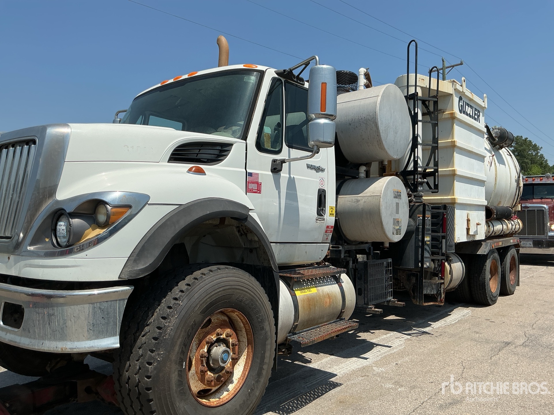 Photo of a 2009 International 7600