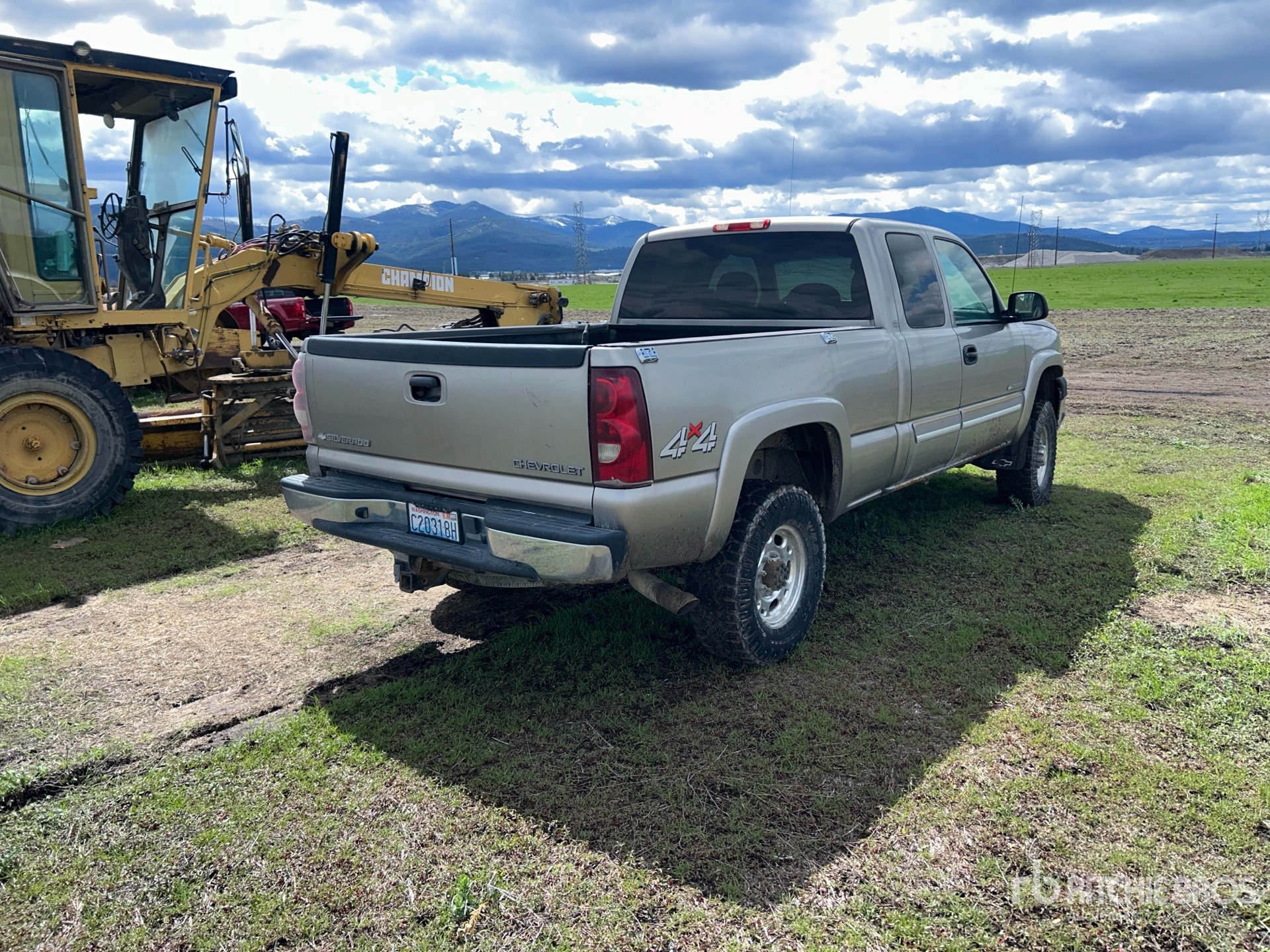 General Appearance with Picture, Right Rear Corner