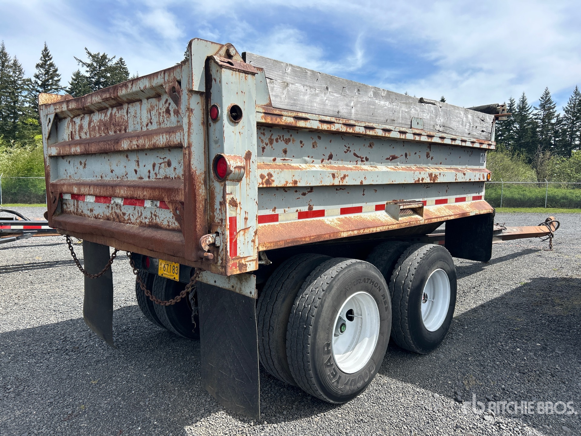 General Appearance with Picture, Right Rear Corner
