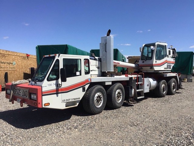 2011 Link-Belt HTT86100 8x4 Hydraulic Truck Crane (Inoperable)