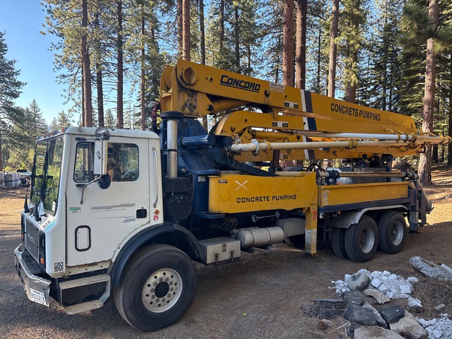 2000 Concord 118 ft on 2000 Mack MR688S 6x4 Concrete Pump Truck