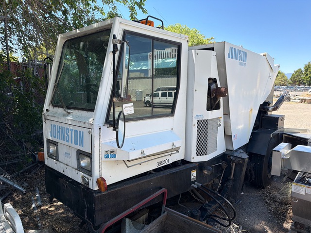 Johnston V3000SP Sweeper Truck (Inoperable)