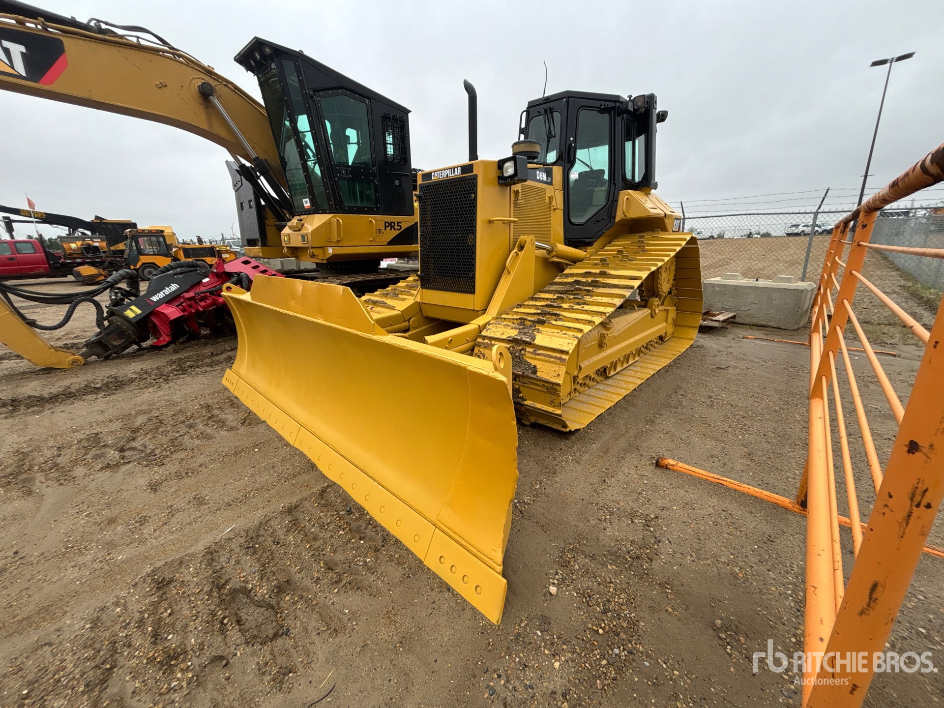 Photo of a 2002 Caterpillar D6M LGP