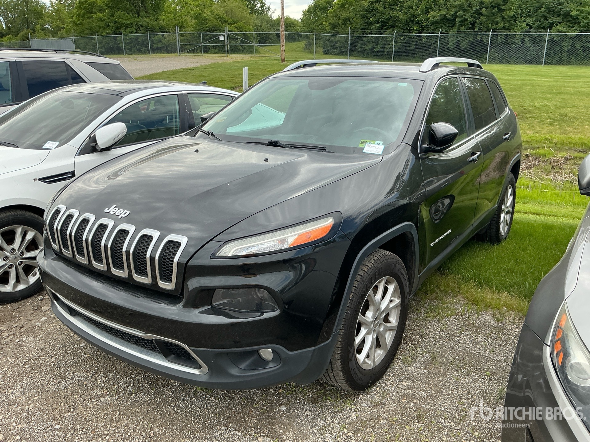 Photo of a 2016 Jeep CHEROKEE