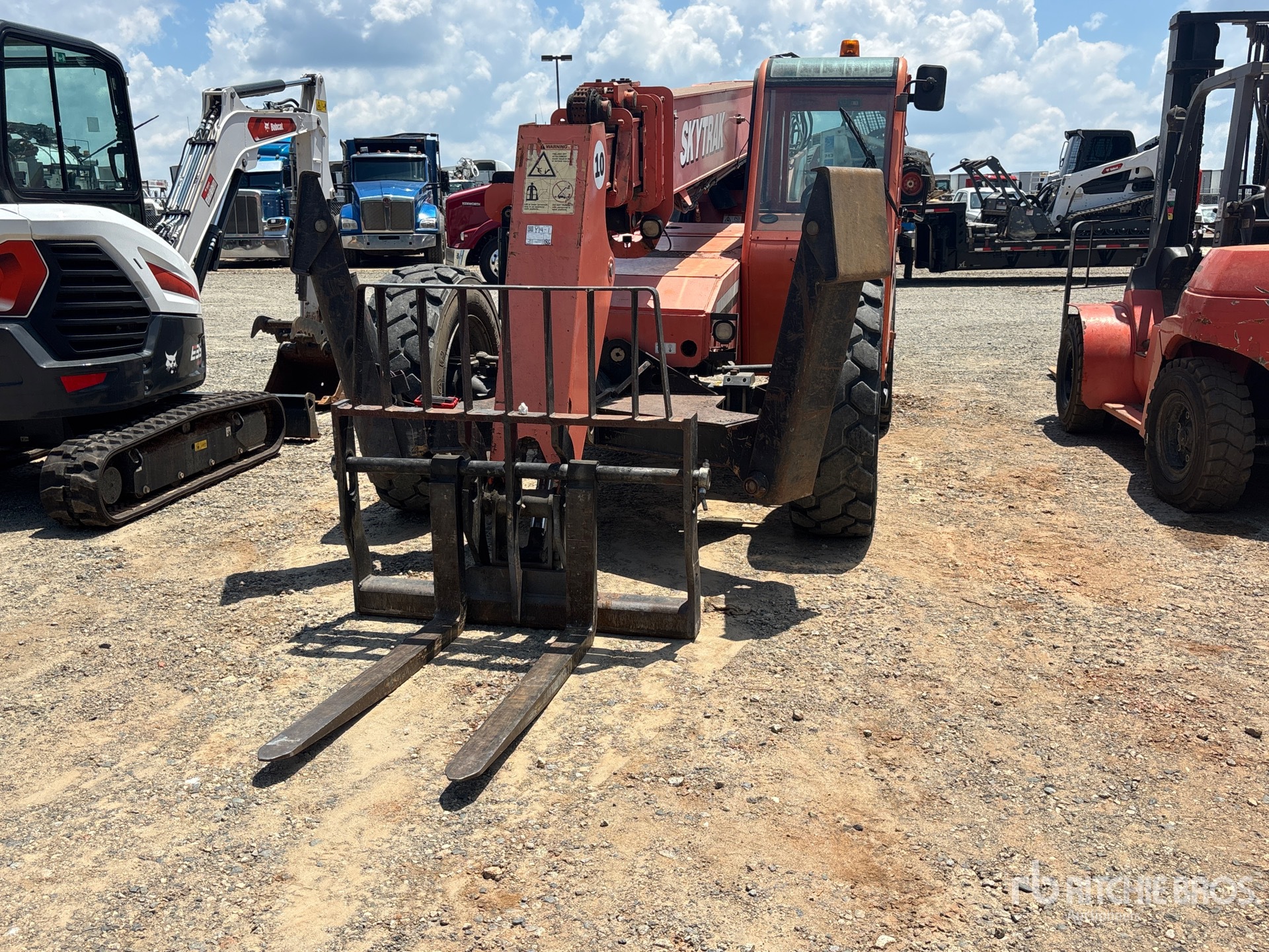 Photo of a 2013 JLG 10054