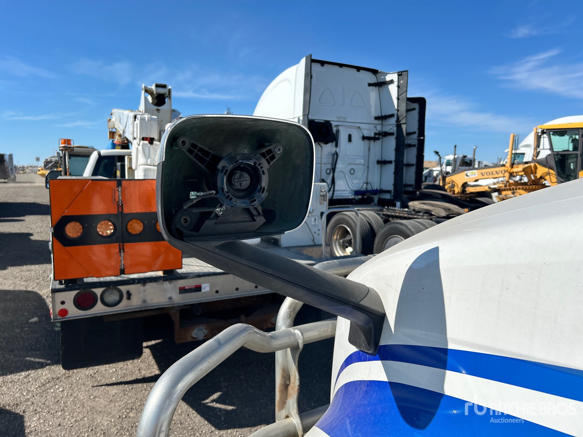 2023 Freightliner CASCADIA 126