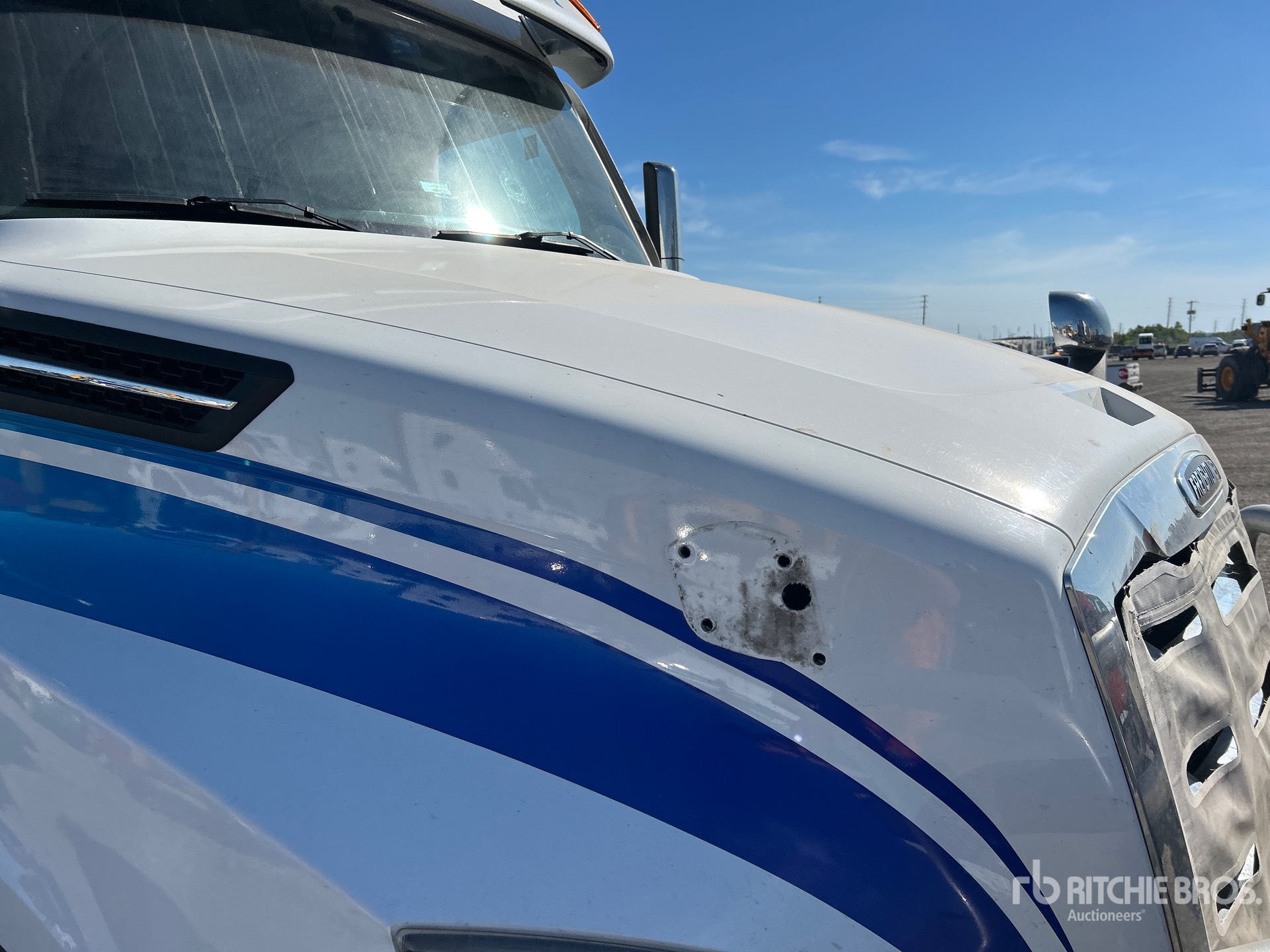 2023 Freightliner CASCADIA 126