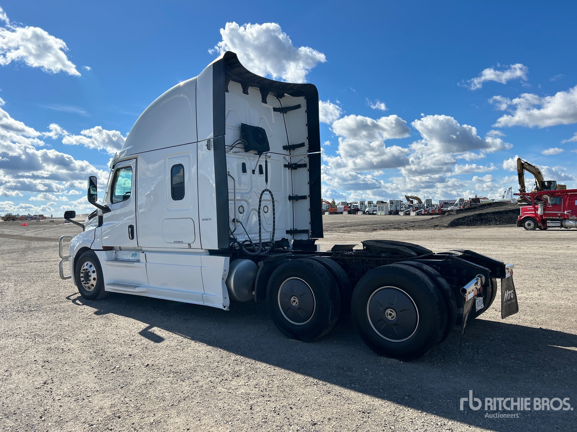 2023 Freightliner CASCADIA 126