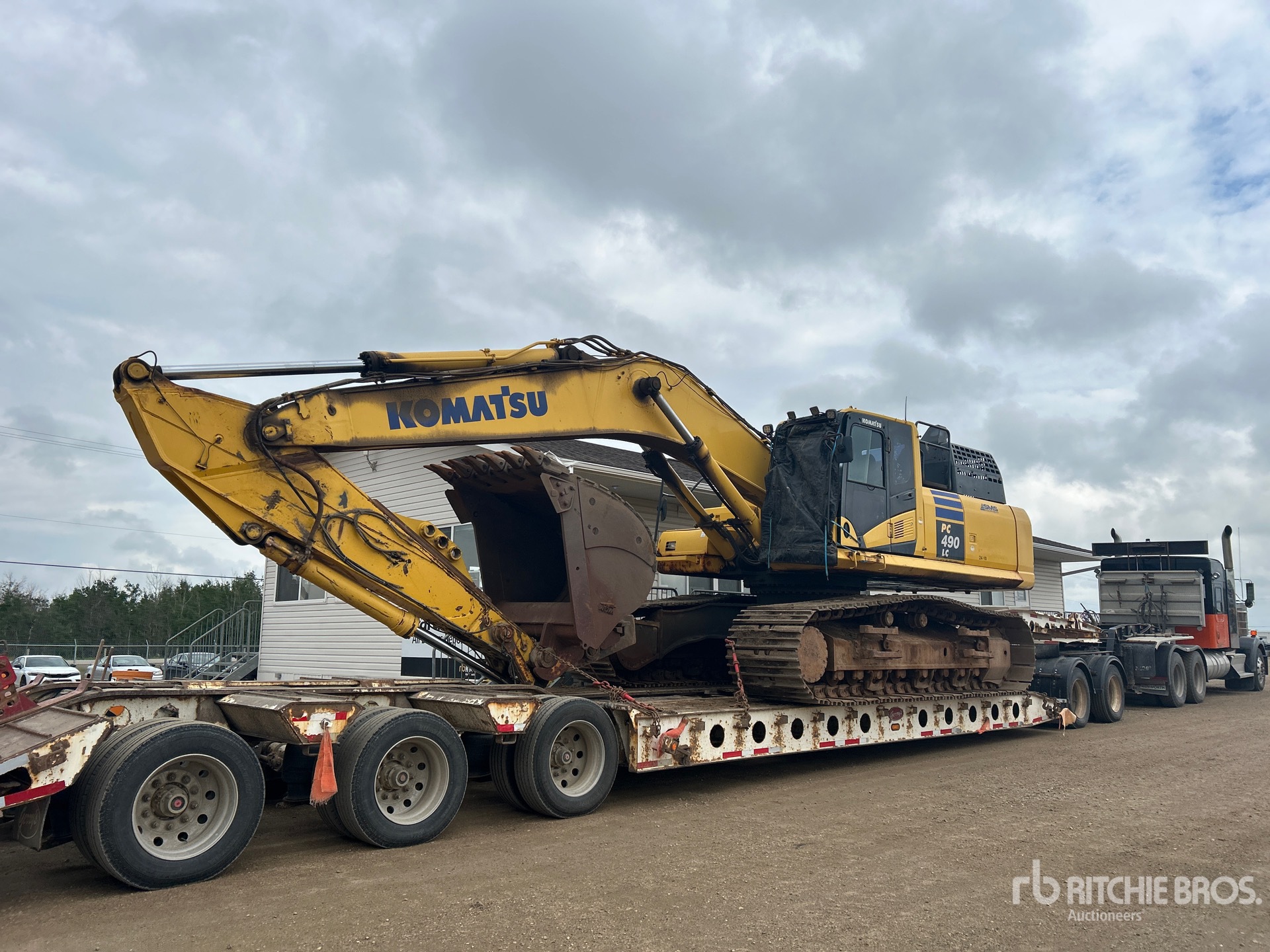 Photo of a 2017 Komatsu PC490LC-11
