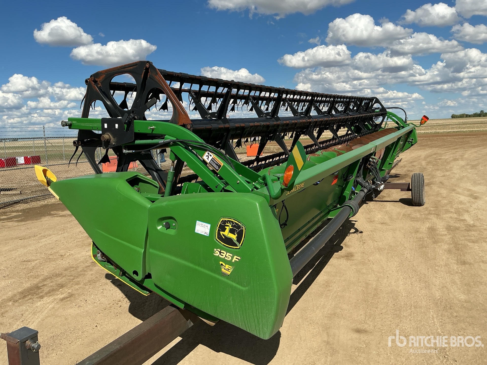 Photo of a 2009 John Deere 635F