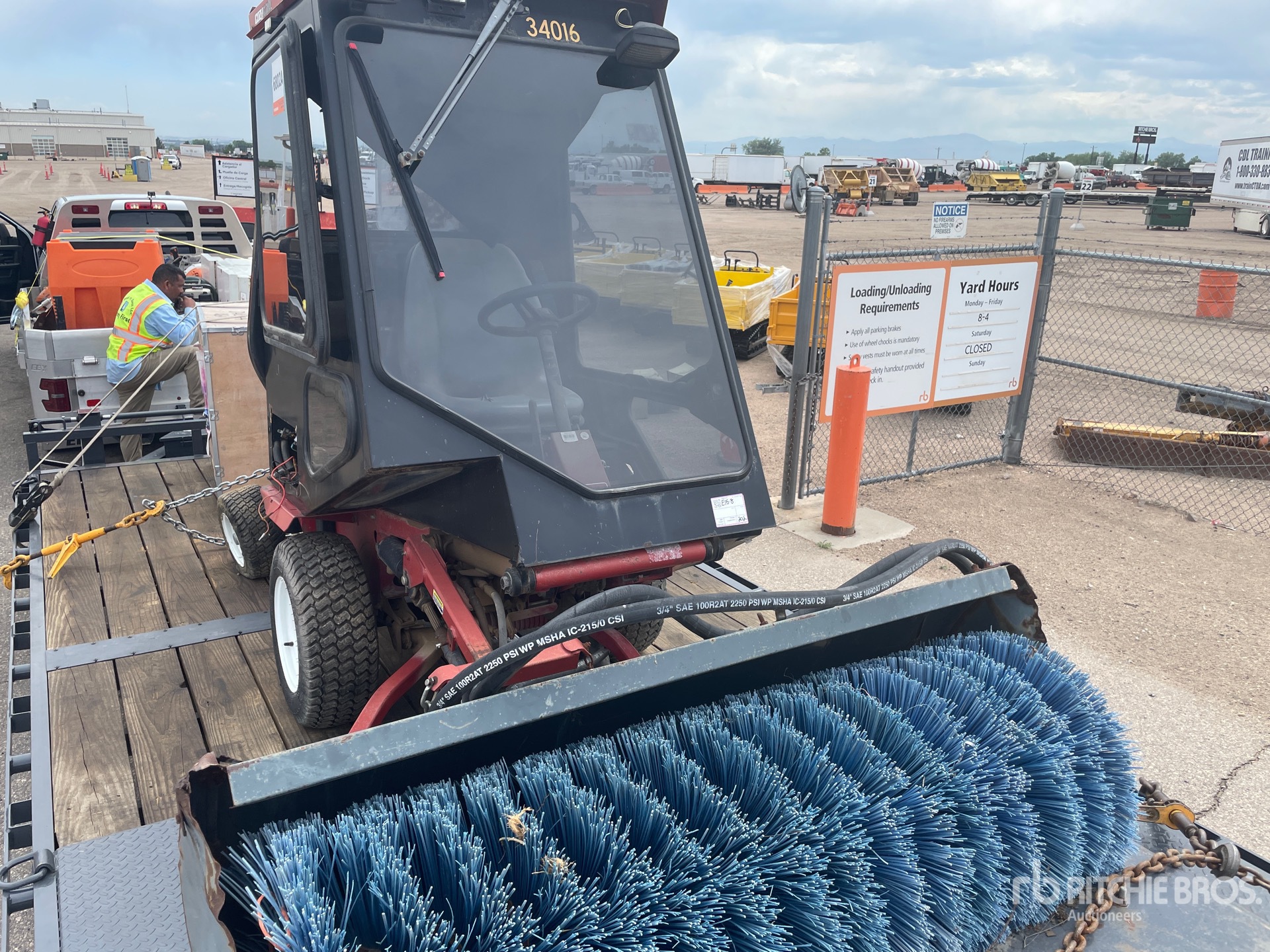 Photo of a 2001 Toro 325-D