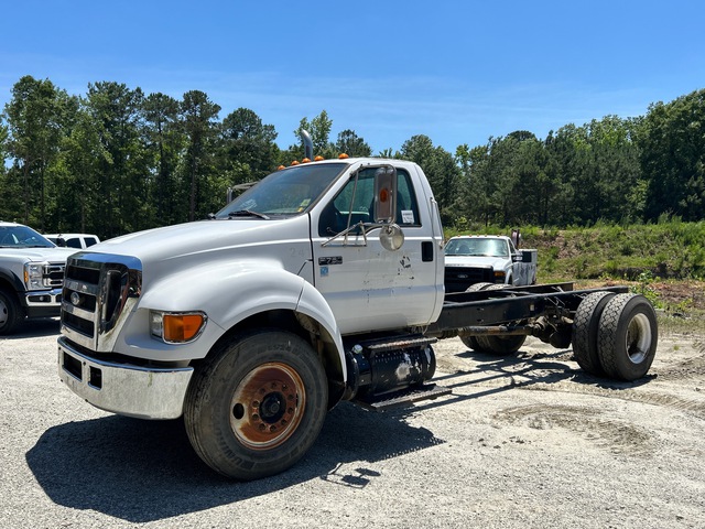 2006 Ford F-750 4x2 Cab and Chassis