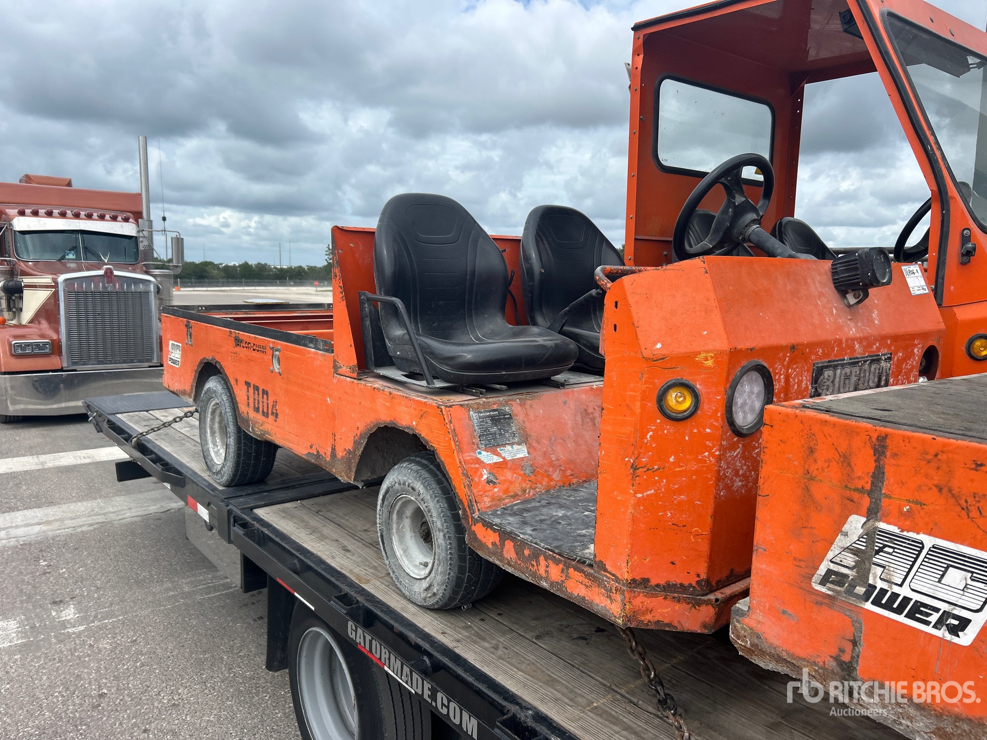 Photo of a 2022 Taylor-Dunn B5-440-35