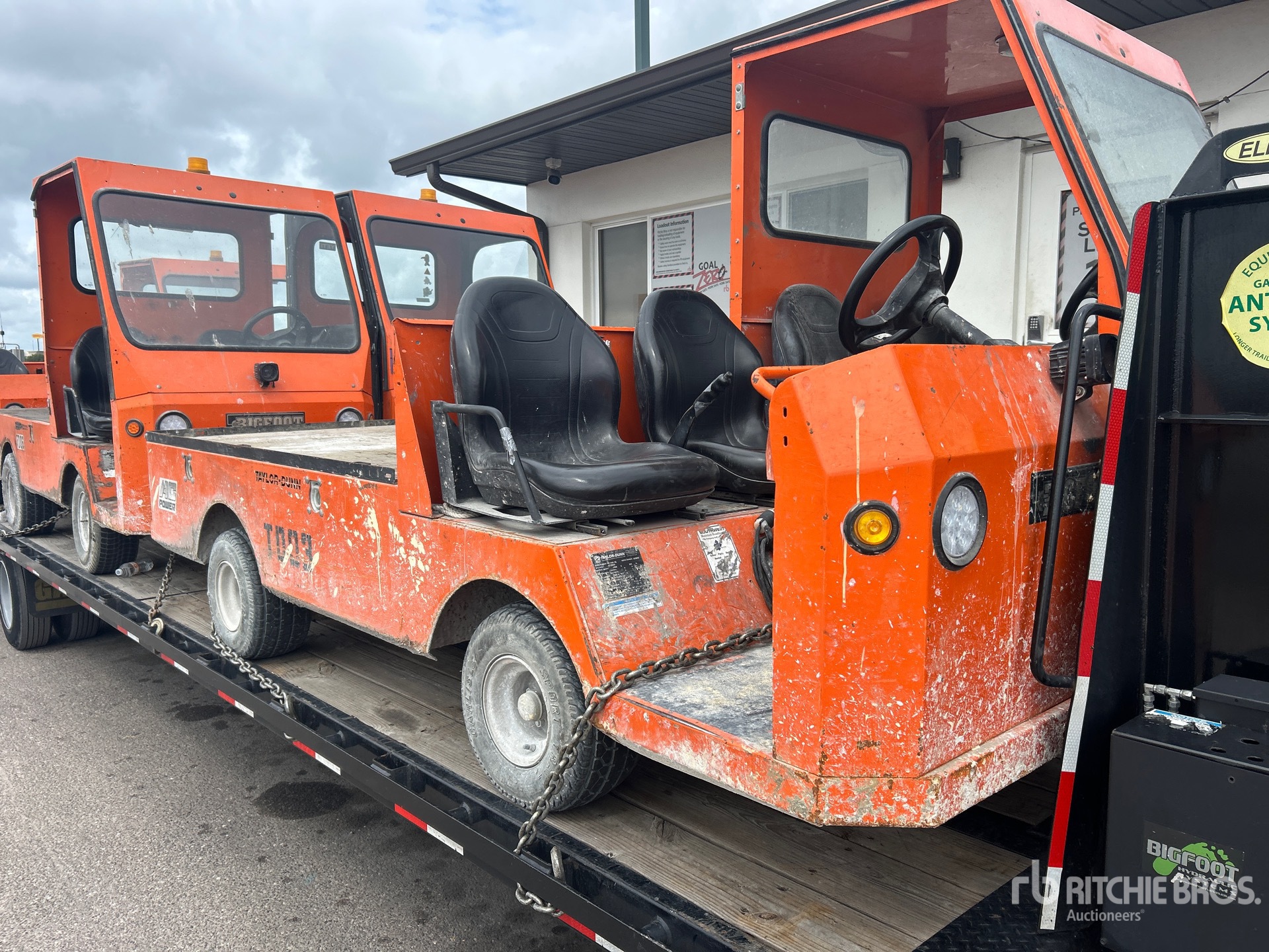Photo of a 2022 Taylor-Dunn B5-440-36