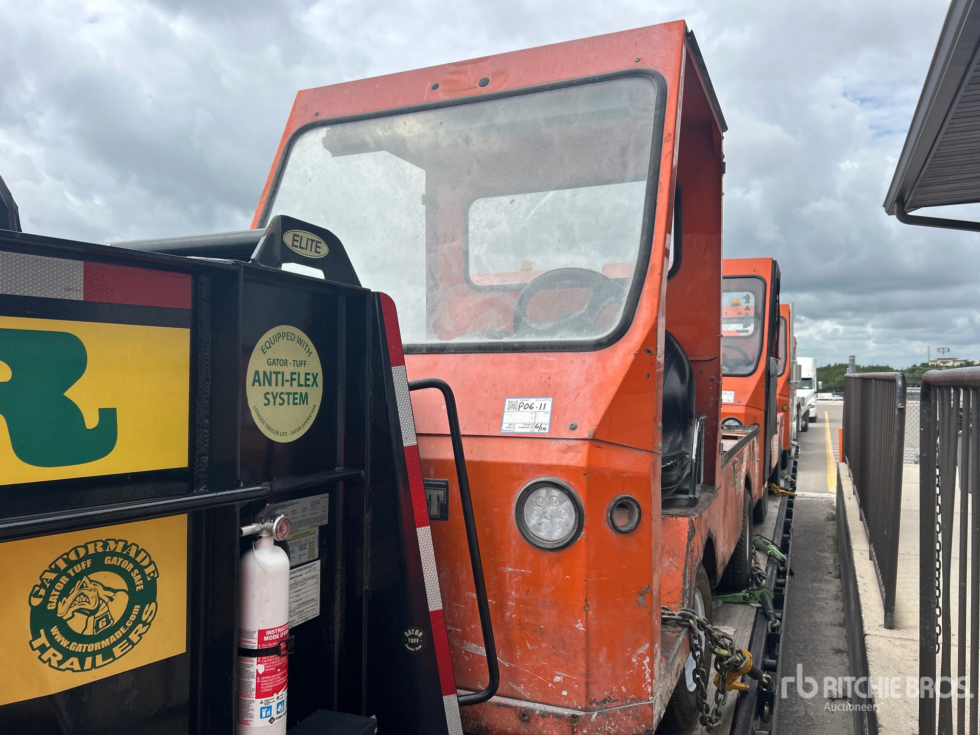 Photo of a 2022 Taylor-Dunn B5-440-36