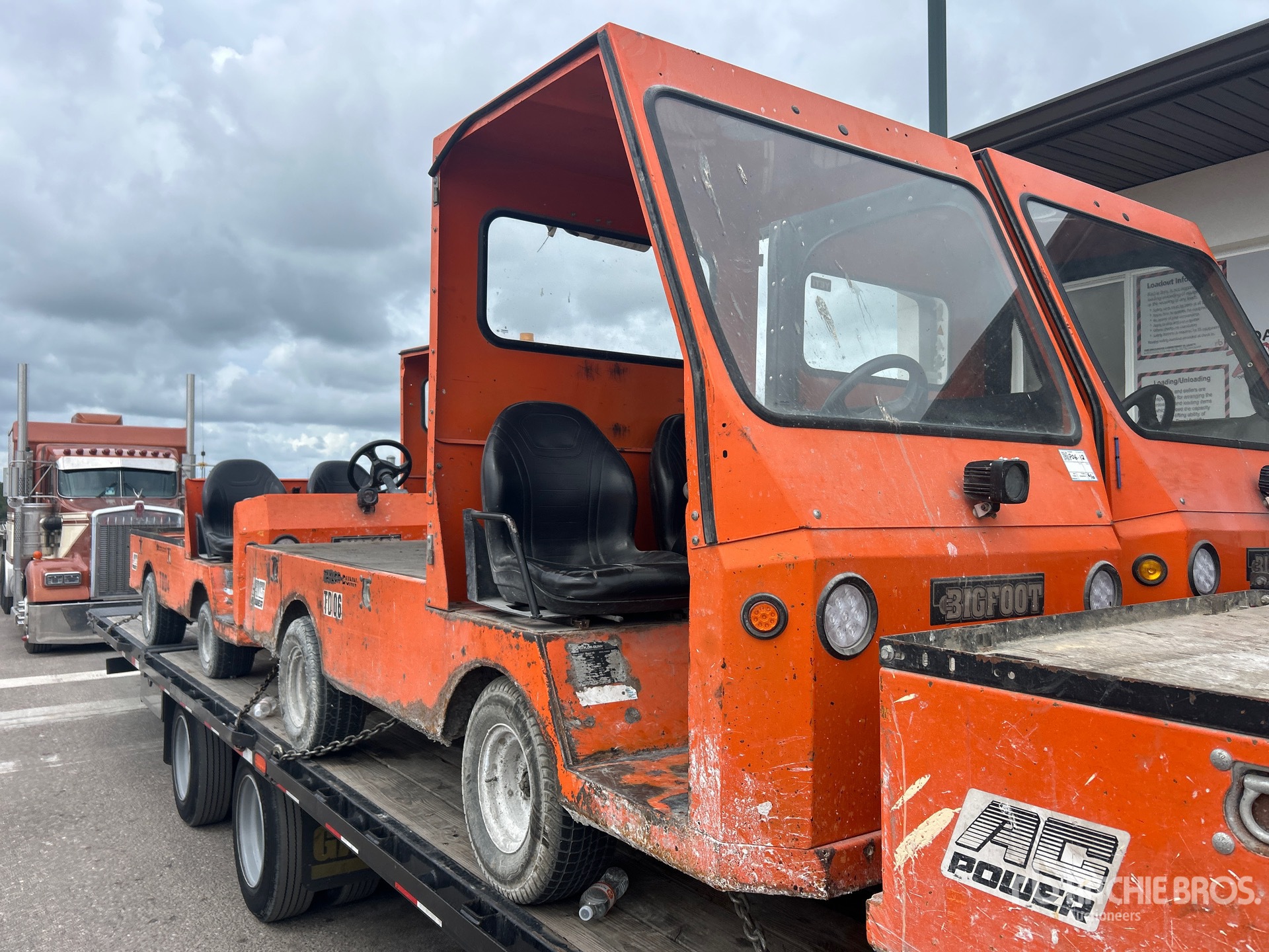 Photo of a 2022 Taylor-Dunn B5-440-36