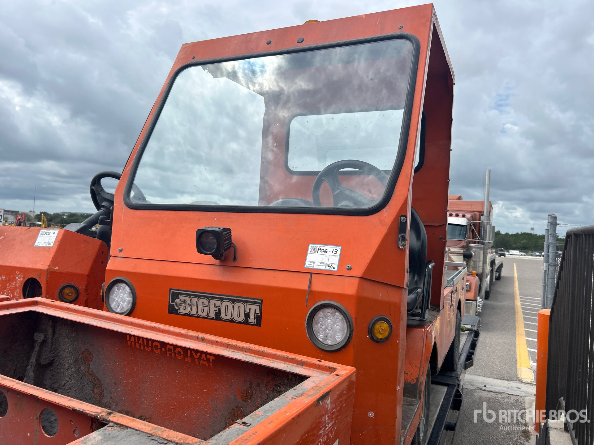 Photo of a 2022 Taylor-Dunn B5-440-36