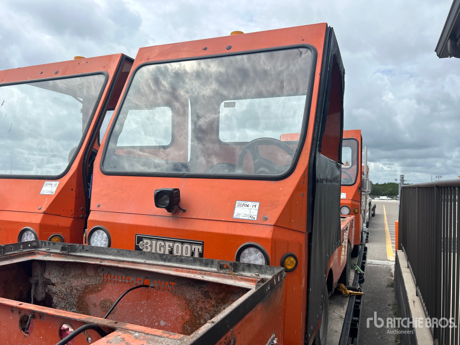 Photo of a 2022 Taylor-Dunn B5-440-36
