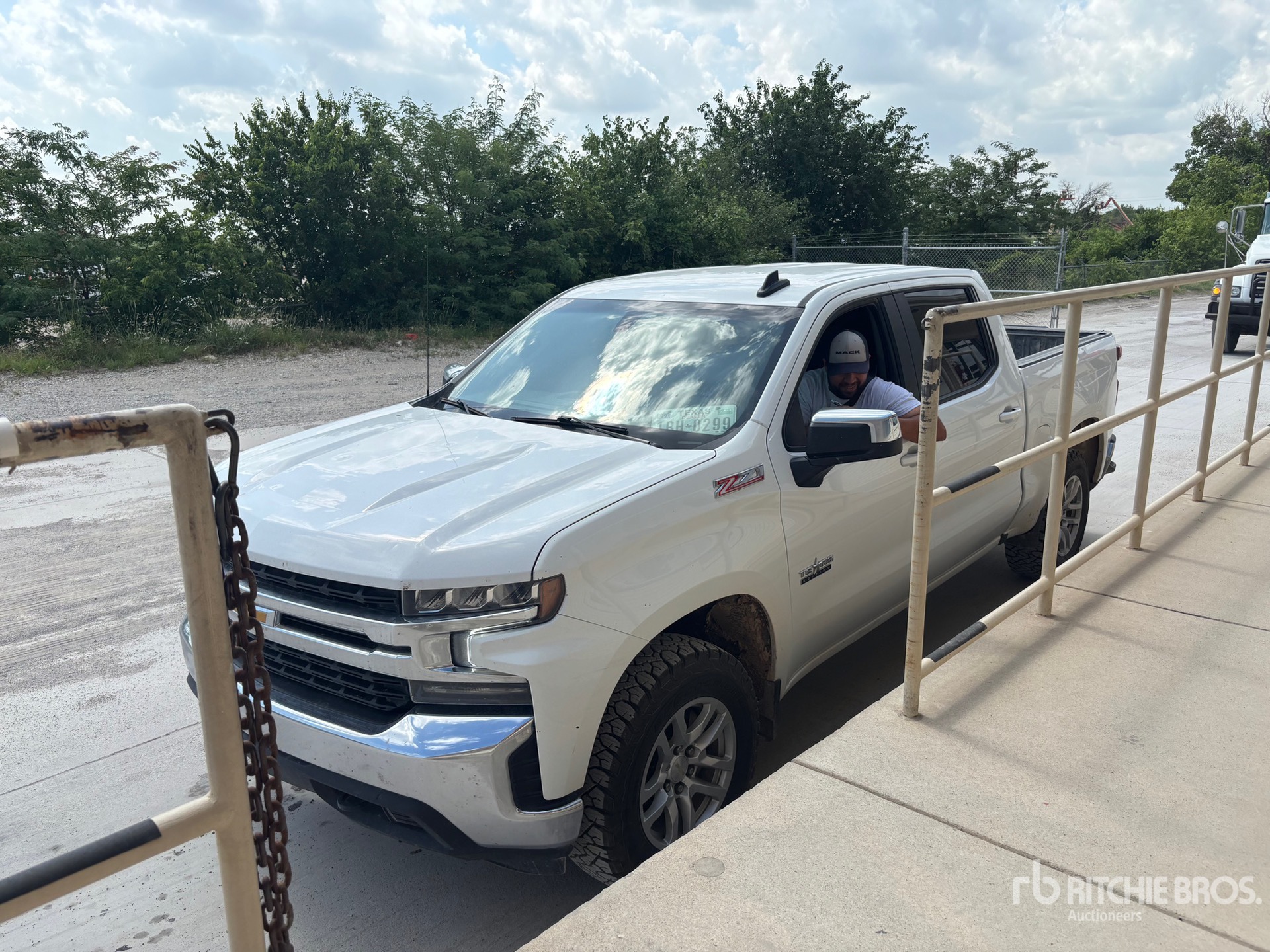 Photo of a 2021 Chevrolet SILVERADO 1500