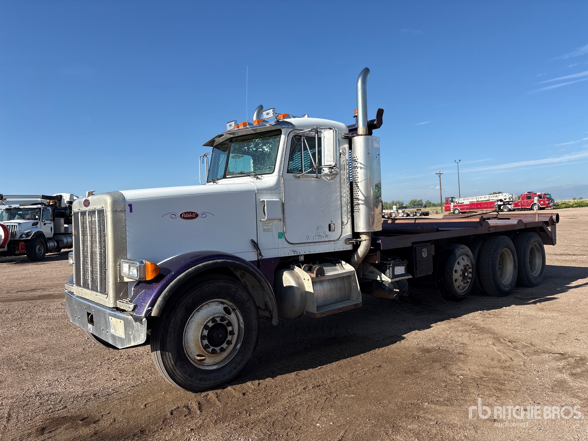Photo of a 2000 Peterbilt 378