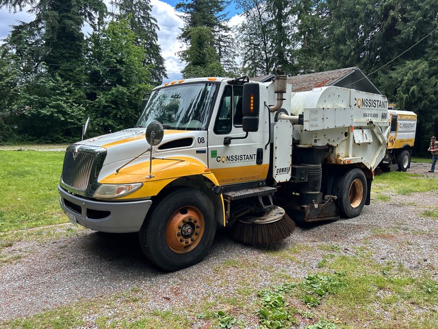 Tymco 600 Air Sweeper on 2015 International DuraStar 4300 Sweeper Truck