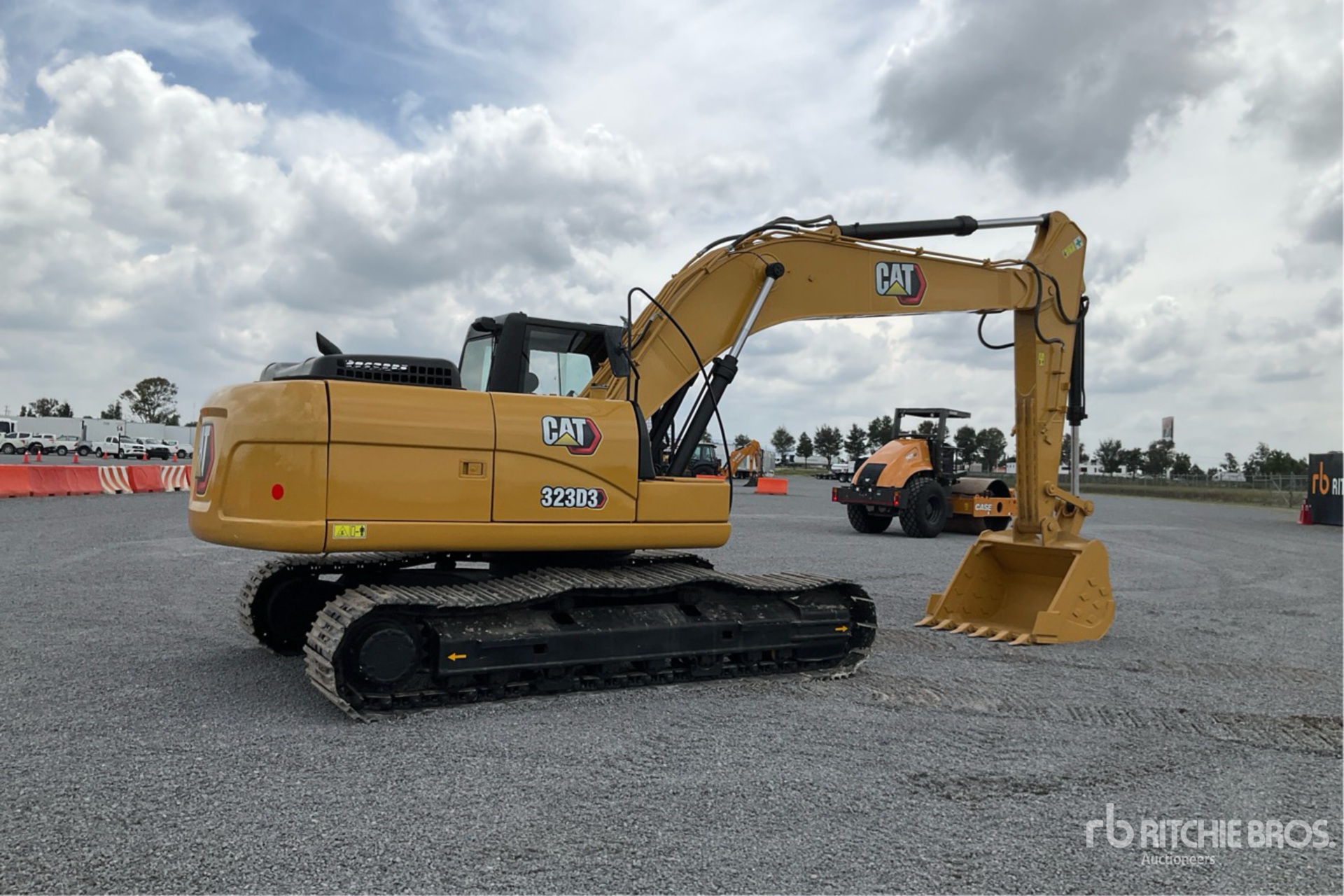 2022 Caterpillar 323D3