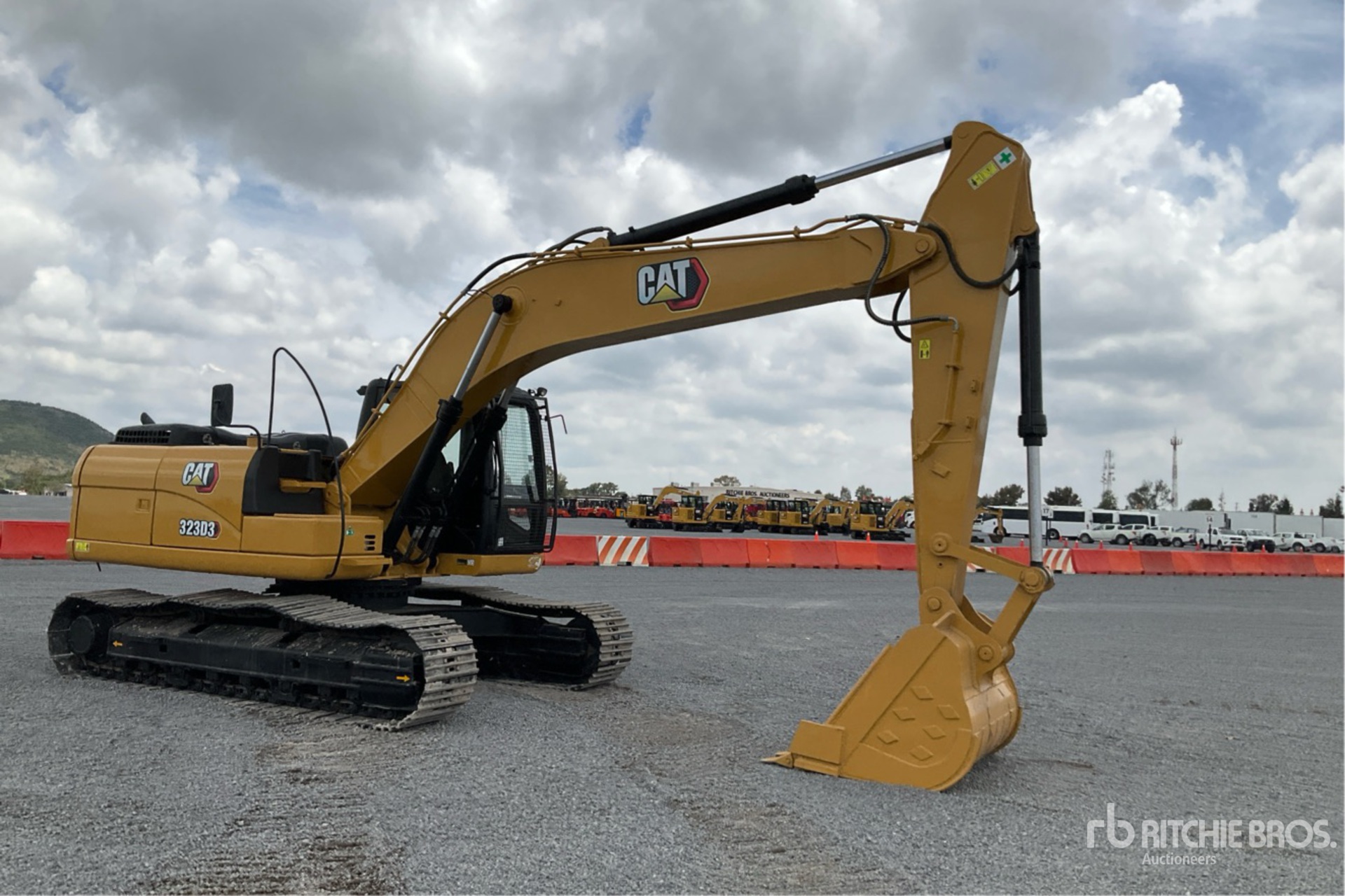 2022 Caterpillar 323D3