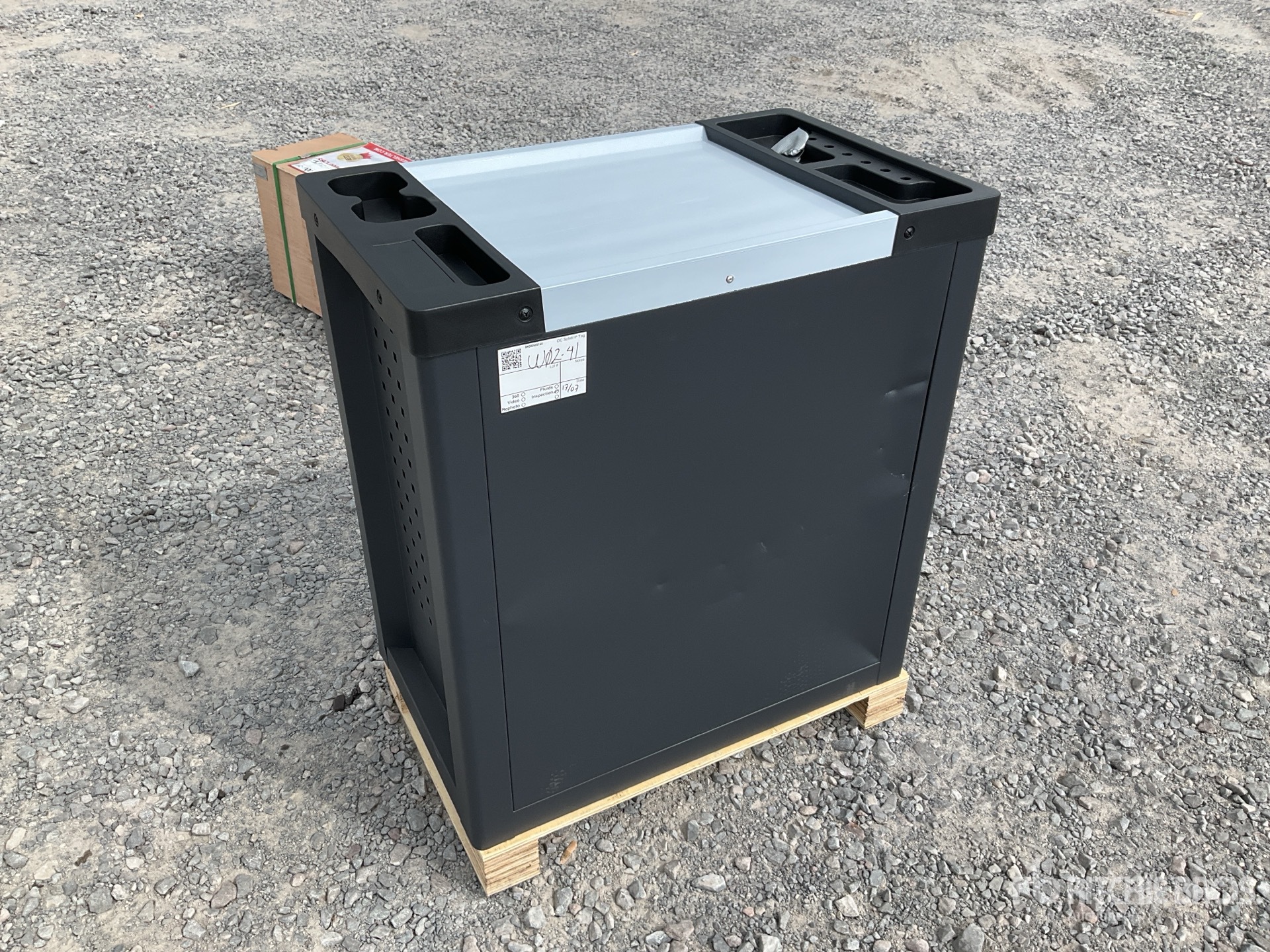 General Appearance with Picture, Left Rear Corner