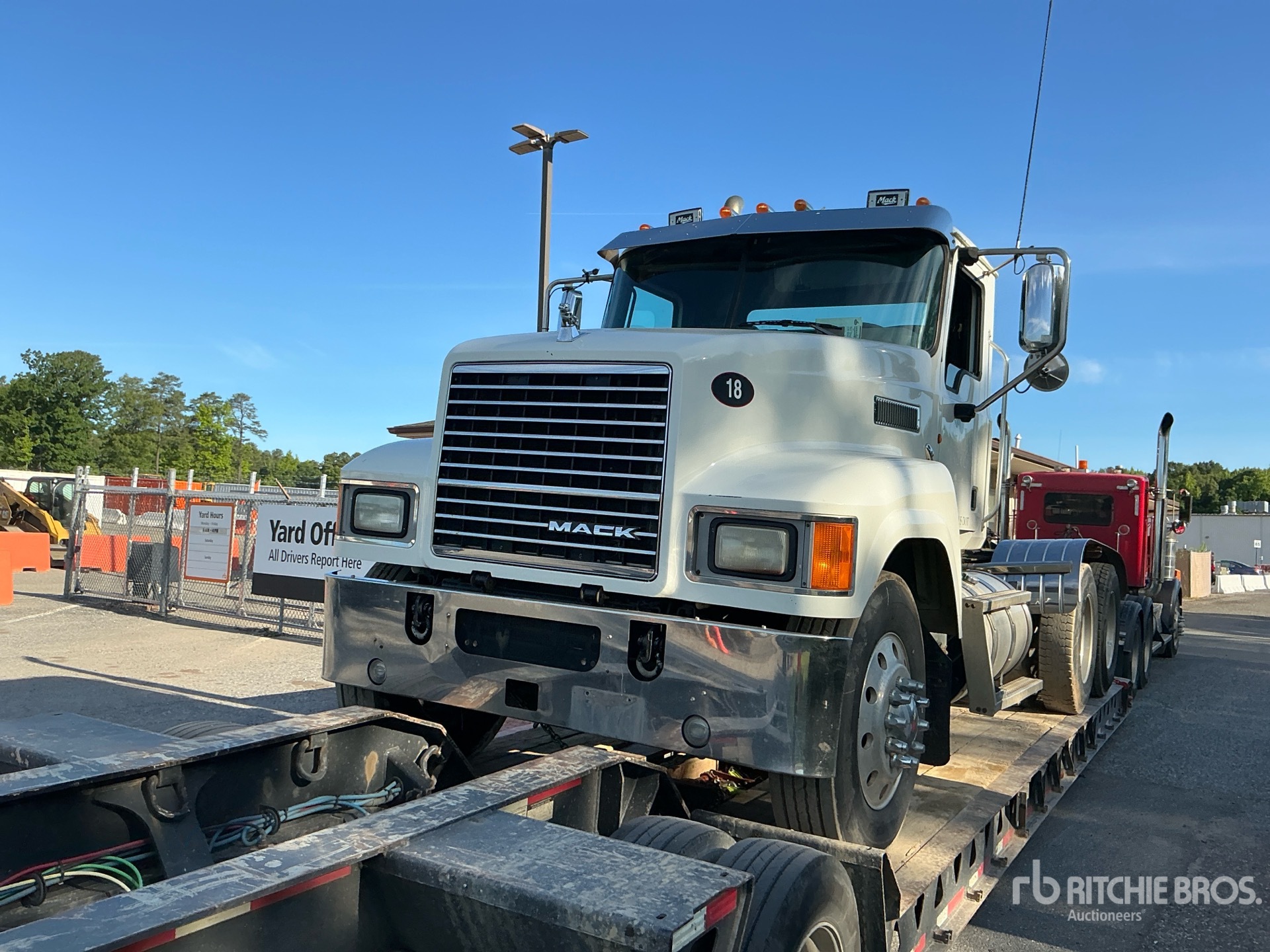 Photo of a 2013 Mack CHU613 PINNACLE