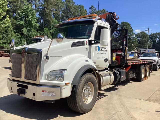 Palfinger PK33002-EHC 14680 lb Crane on 2019 Kenworth T880 6x4 Boom Truck