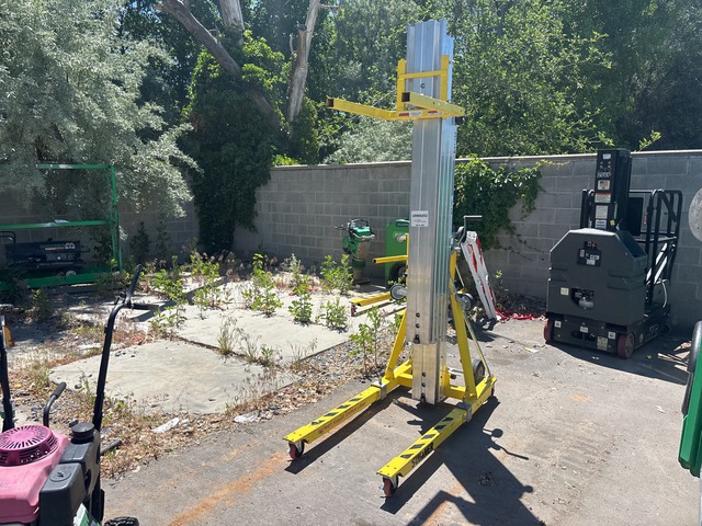 2022 Sumner 2124 Material Hoist 2022 Sumner 2124 Material Hoist