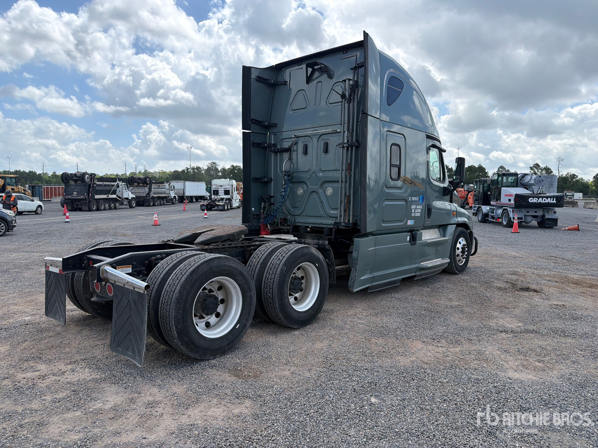 General Appearance with Picture, Right Rear Corner