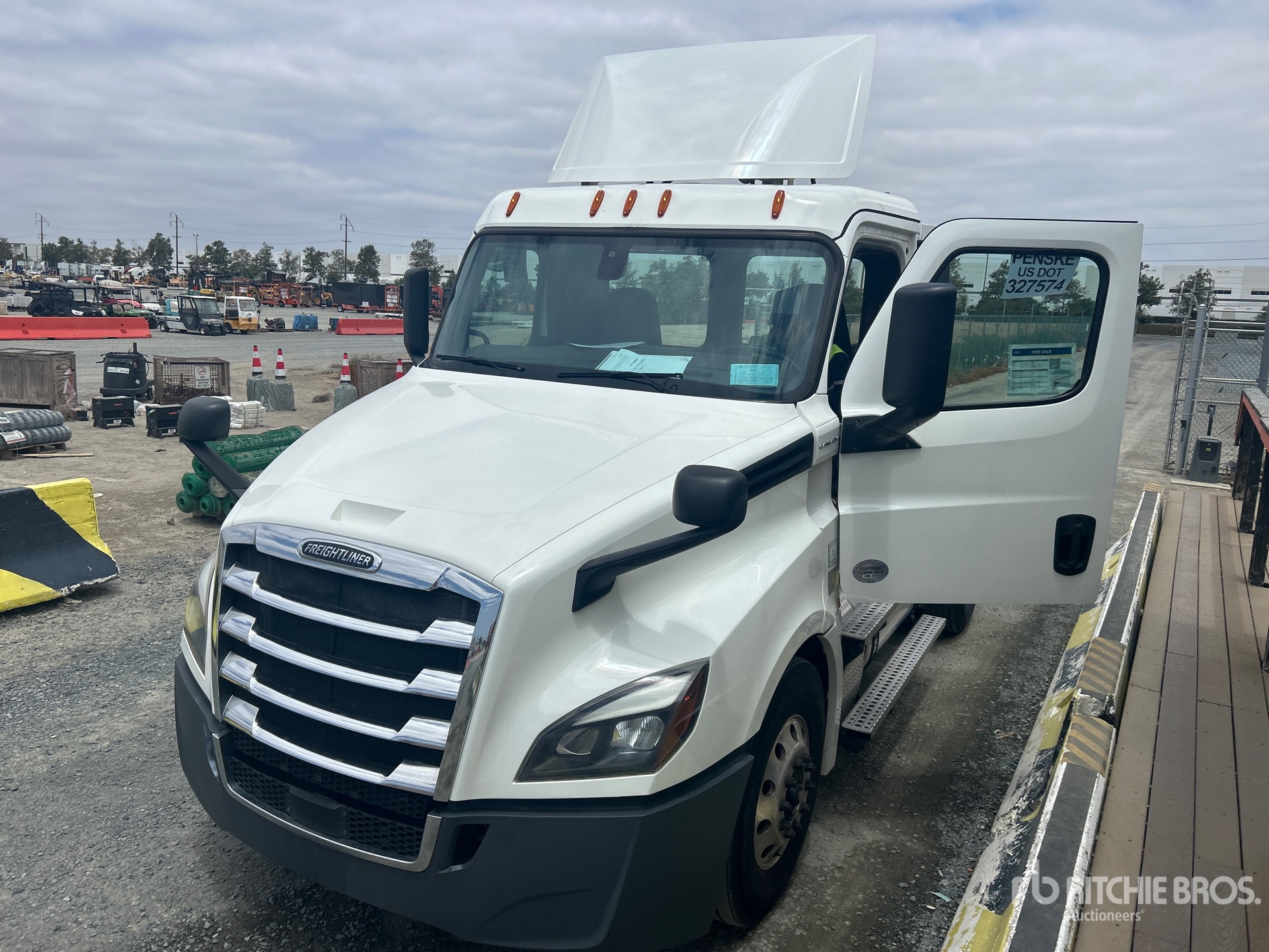 Photo of a 2019 Freightliner CASCADIA 126