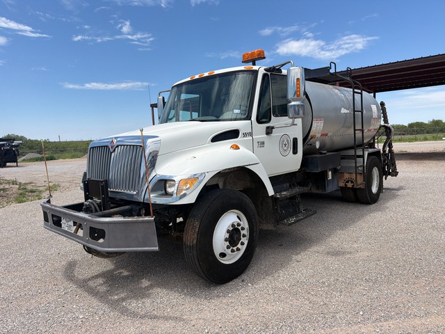 2006 Rosco Maximizer2 1800 gal on 2007 International 7300 4x2 Rosco Asphalt Distributor Truck