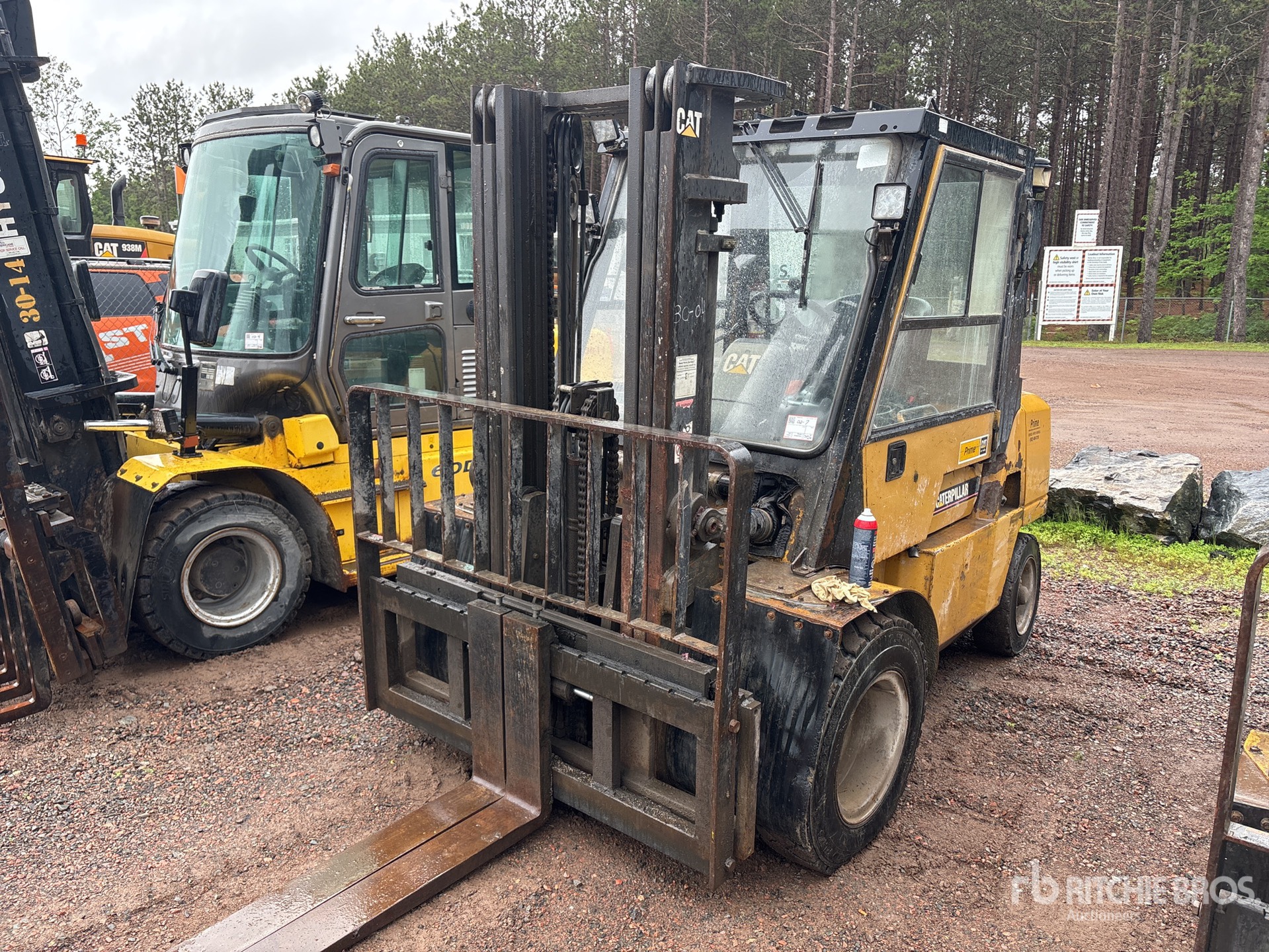 Photo of a 2004 Caterpillar DP40K