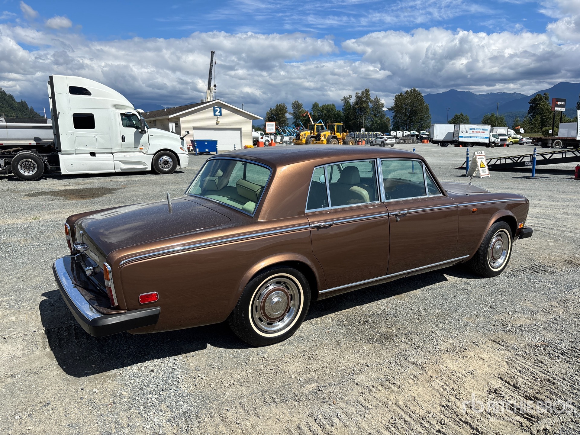 General Appearance with Picture, Right Rear Corner
