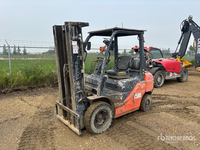 2014 Toyota 8fgu25 3300 Lb Pneumatic Tire Forklift