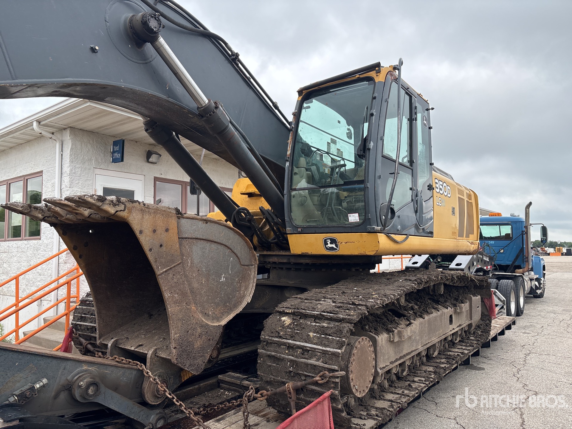 Photo of a 2006 John Deere 350D LC