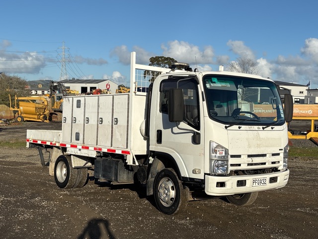2009 Isuzu NPR400 4x2 Crew Cab Service Truck