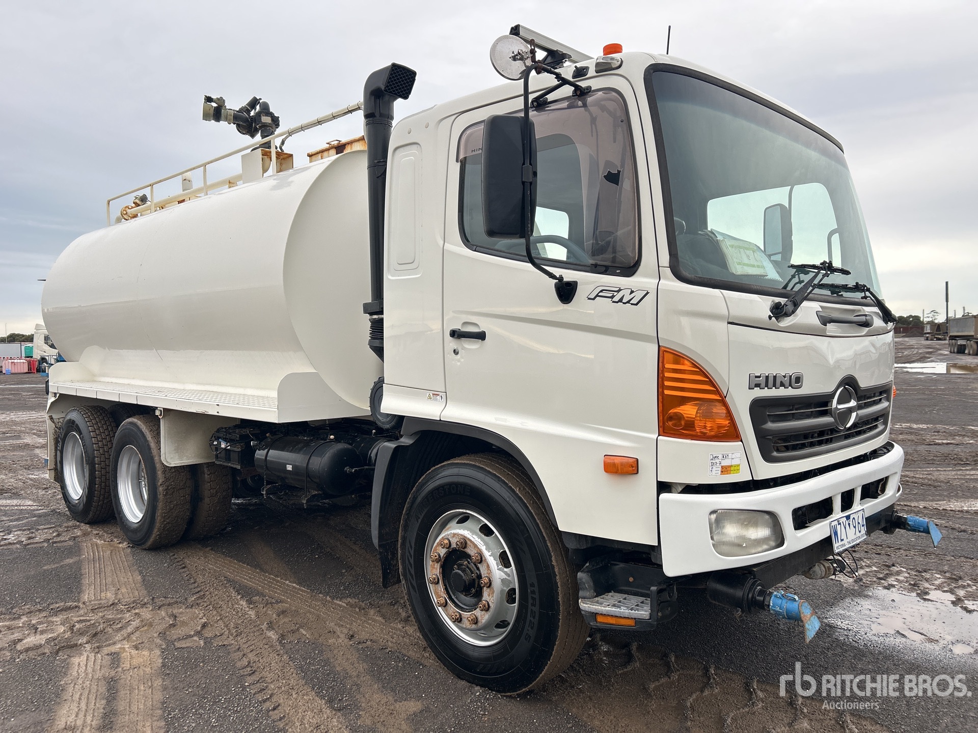 2007 Hino FM1J